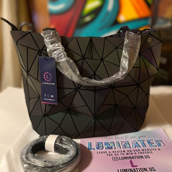 NWT The Lumination Holographic Handbag - Picture 8 of 8